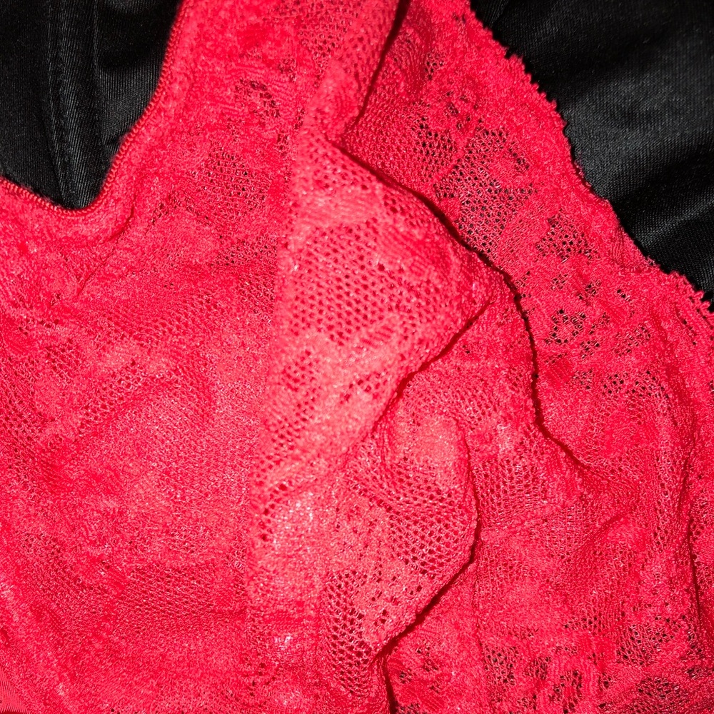 Victoria Secret black and red lace bra - Picture 3 of 4